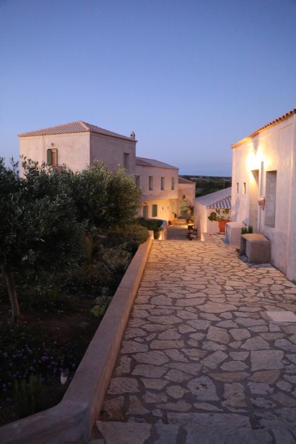 The Windmill Resort Mitáta المظهر الخارجي الصورة